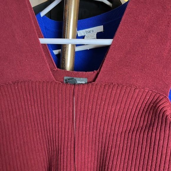 Burgundy off shoulders sweater - Picture 2 of 4